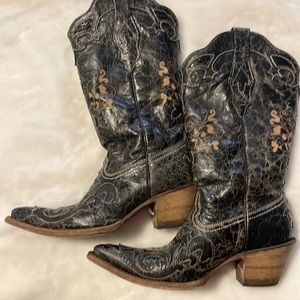Corral brand women’s boots size 7.